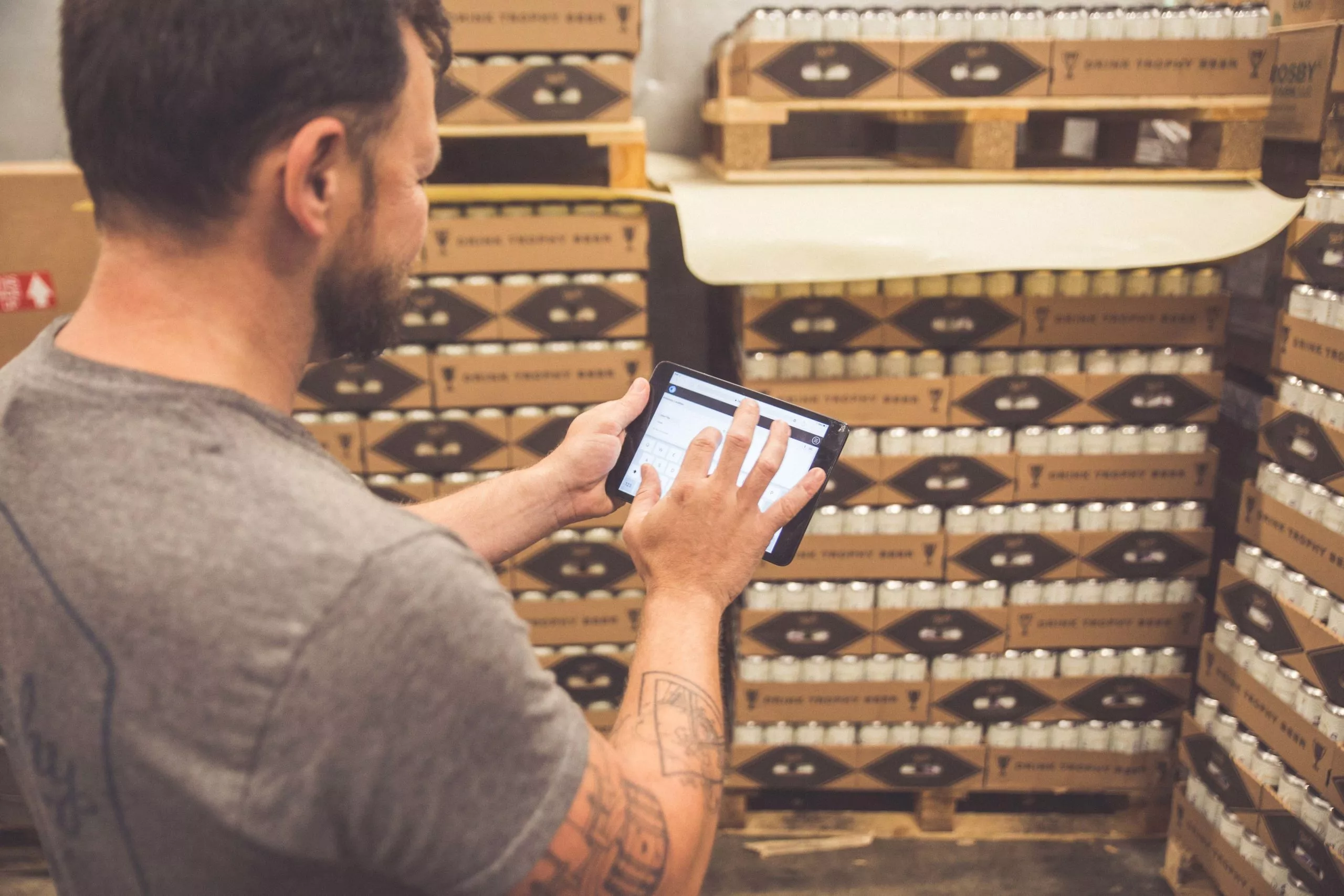 customer using lot tracking software